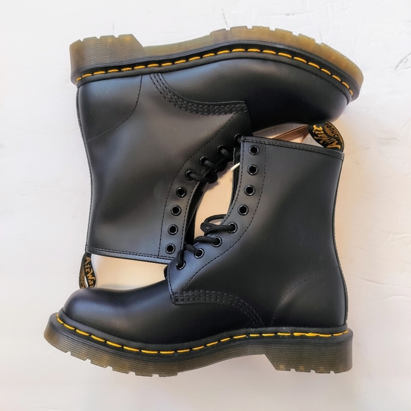Dr. Martens Women's 1460 Original Eight-Eye Boot. Smooth Leather, Black Size 8 - Picture 5 of 8